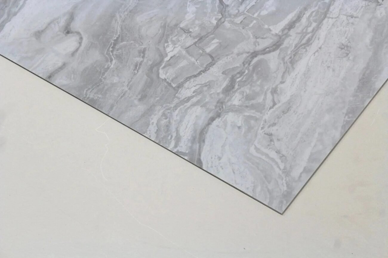 Waterbestendig Wandpaneel Marmer Gletsjergrijs 280x120cm – Hoogglans