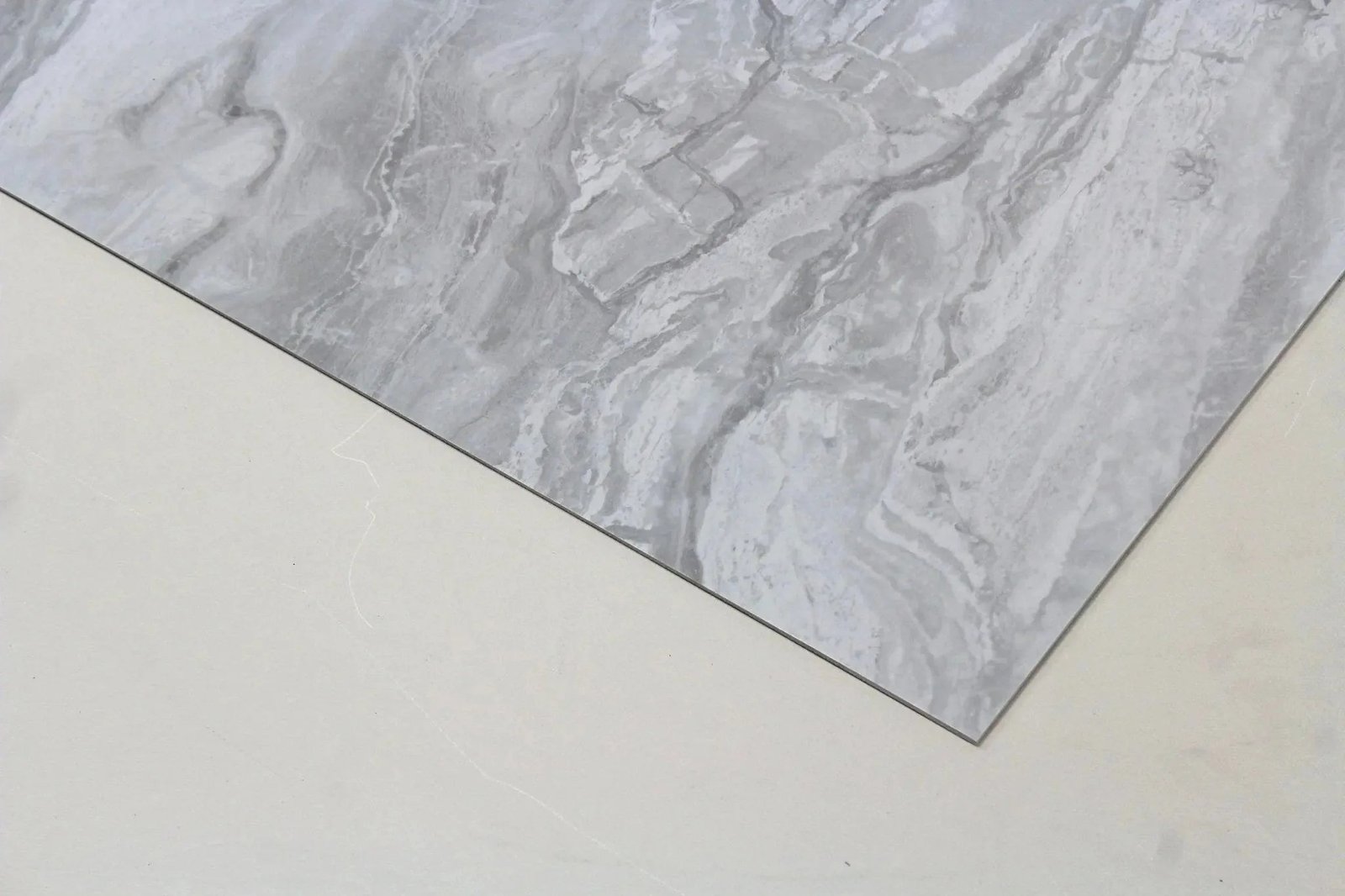 Waterbestendig Wandpaneel Marmer Gletsjergrijs 280x120cm – Hoogglans