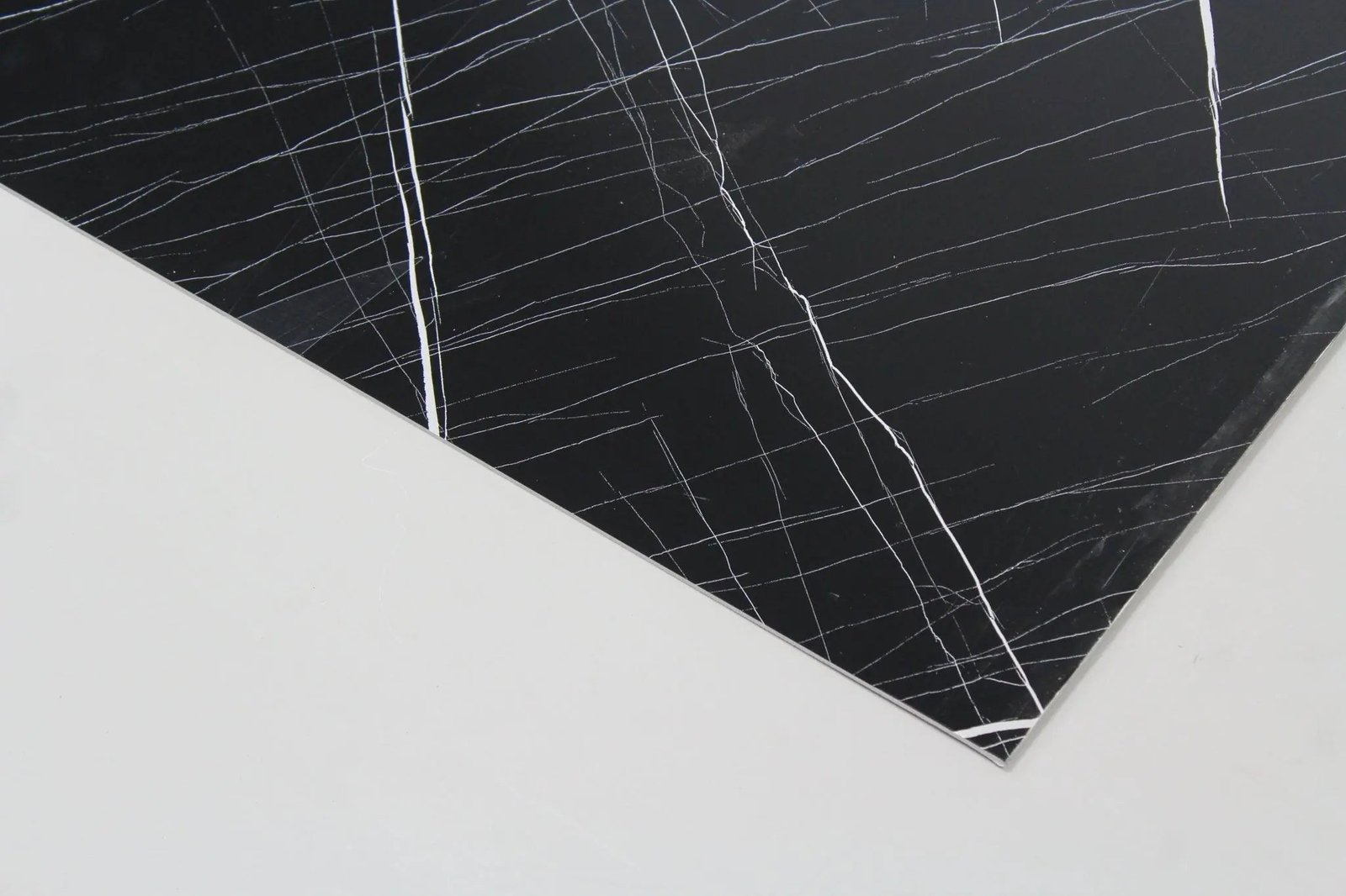 Waterbestendig Wandpaneel Nachtstorm Marmerlook 280x120cm – Hoogglans